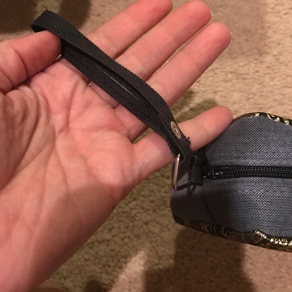 Brand new wristlet/makeup pouch - Picture 5 of 5